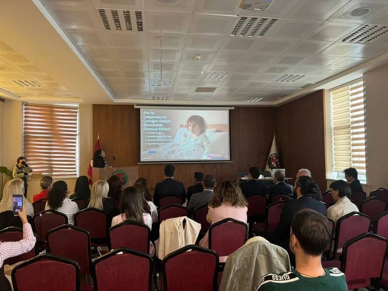 Adana'da "Aile İçi İletişim" semineri düzenlendi