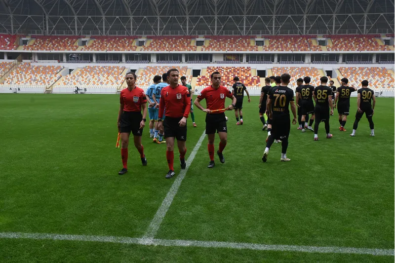 Yeni Malatyaspor yeterli oyuncuyla sahaya çıkmadığı için Isbaş Isparta 32 FK maçı iptal edildi