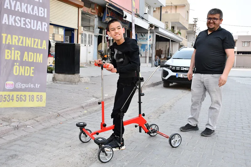 Serebral palsili oğlu için ürettiği ekipmanlar diğer hastalara da umut oldu  