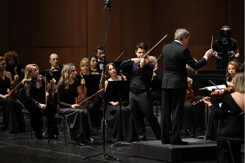 İstanbul Devlet Senfoni Orkestrası keman virtüözü Robert Lakatos'u ağırladı