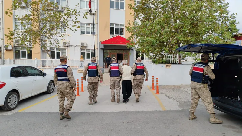 Hatay'da eşini baltayla öldürerek evin banyosuna gömen zanlı tutuklandı