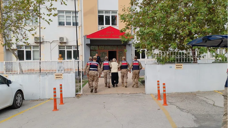 Hatay'da eşini baltayla öldürerek evin banyosuna gömen zanlı tutuklandı