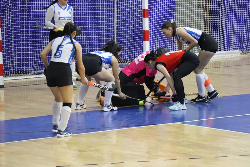 Kadınlar Salon Hokeyi Süper Lig maçları Alanya'da başladı