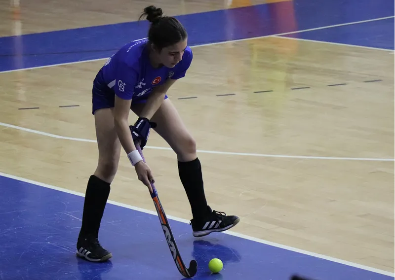 Kadınlar Salon Hokeyi Süper Lig maçları Alanya'da başladı