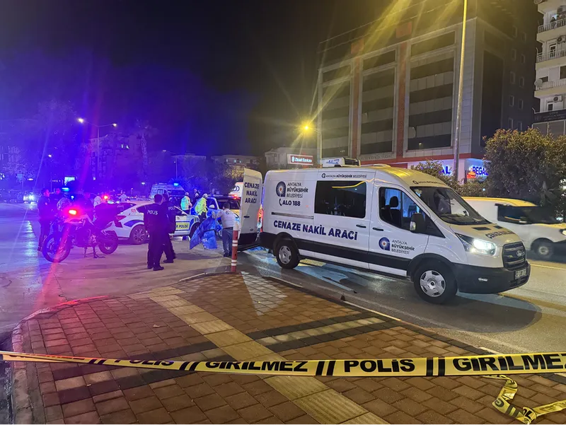 Antalya'da kamyonun çarptığı motosikletin sürücüsü hayatını kaybetti