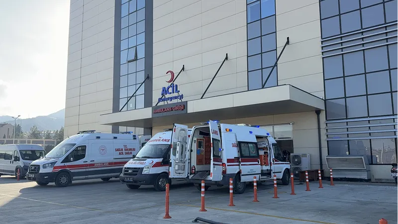 Burdur'da fabrikanın çatısından düşen işçi öldü