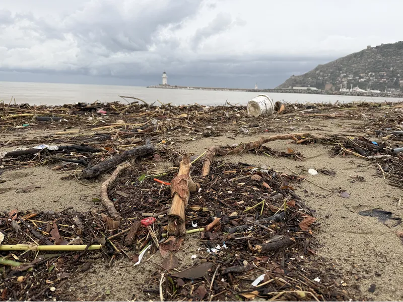 Alanya'da yağış hayatı olumsuz etkiledi 