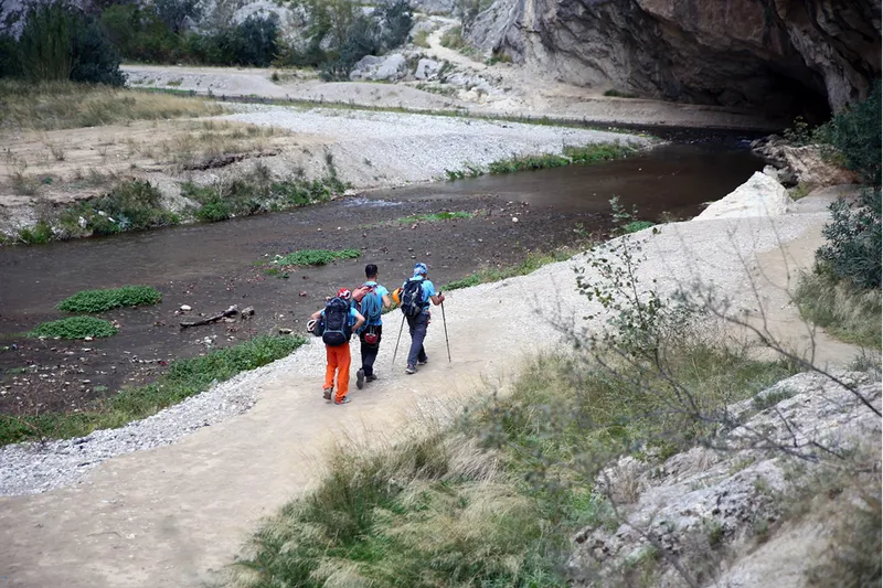 Sarp kayalarla çevrili Kapıkaya Kanyonu kışın da tırmanış tutkunlarını ağırlıyor