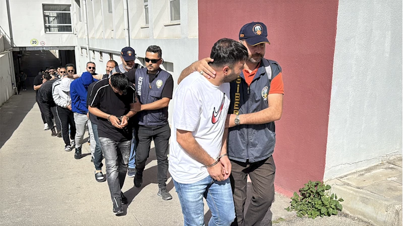 Adana merkezli dolandırıcılık operasyonunda yakalanan 55 zanlı tutuklandı