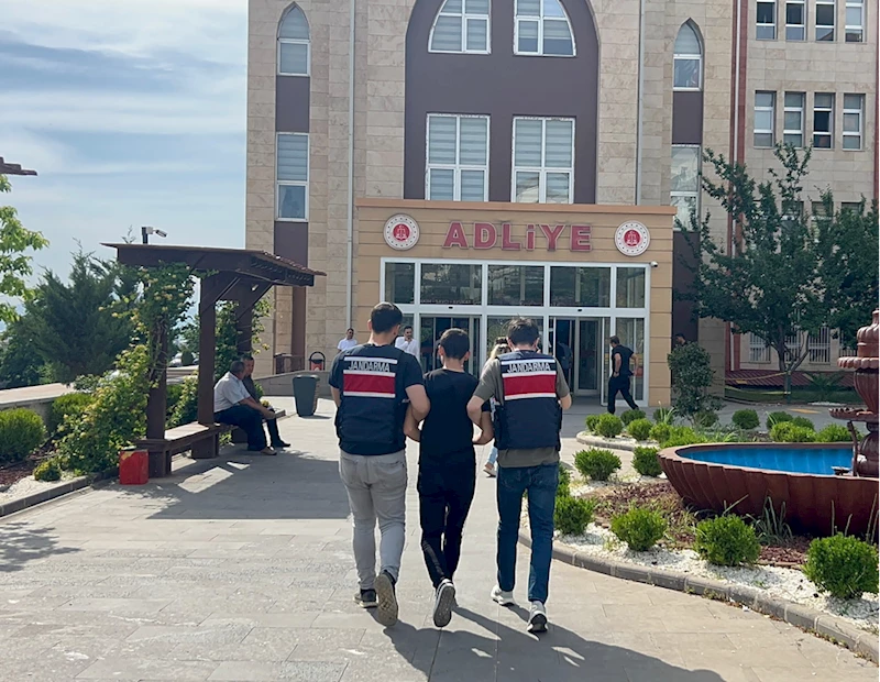 Motosikletin arkasına bağladığı köpeği metrelerce sürükledi