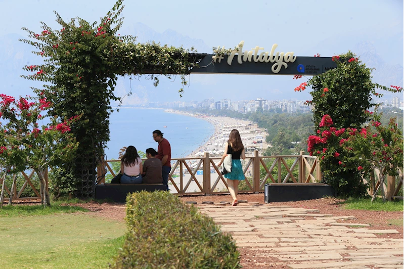 Antalya sahillerinde Kurban Bayramı