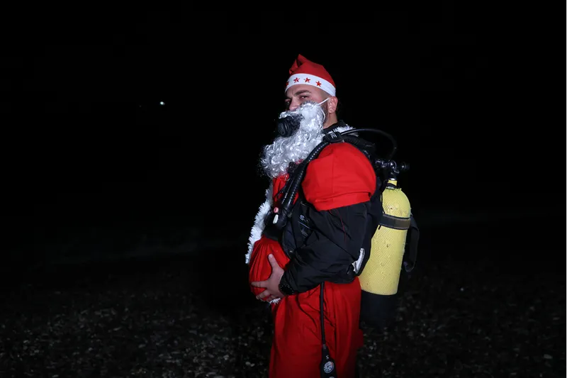 Antalya'da bazı vatandaşlar 2026'yı denize girerek karşıladı