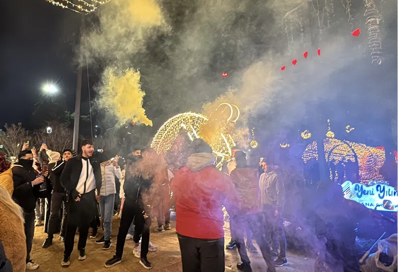 Adana ve Mersin'de yeni yıl kutlandı