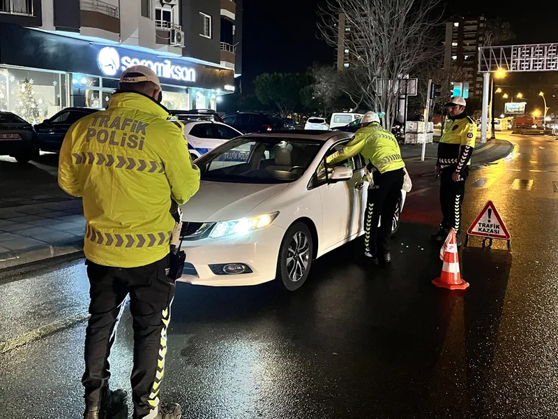 Mersin ve Hatay'da polis ekipleri yılbaşı denetimi yaptı