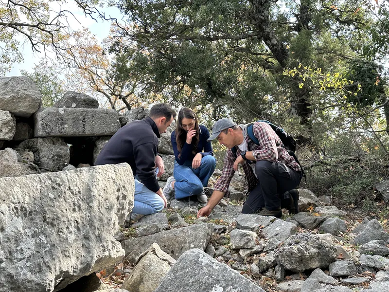 Antalya'daki 5 antik kentin endemik bitkileri ziyaretçilere tanıtılıyor