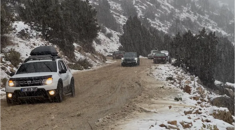 Antalya'nın Kaş ilçesinin yüksek kesimlerine kar yağdı