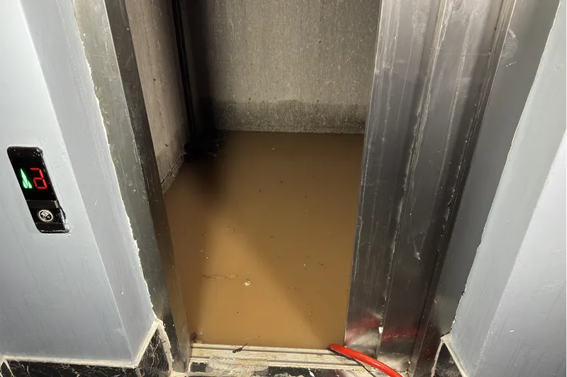 Adana'da sağanak hayatı olumsuz etkiledi