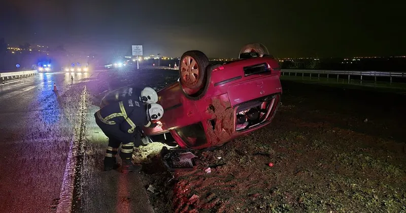 Hatay'da devrilen otomobildeki 2 kişi yaralandı