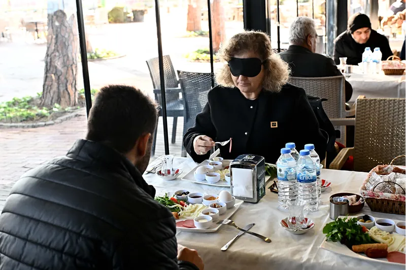 Muratpaşa'da "Beyaz Baston" farkındalık etkinliği düzenlendi