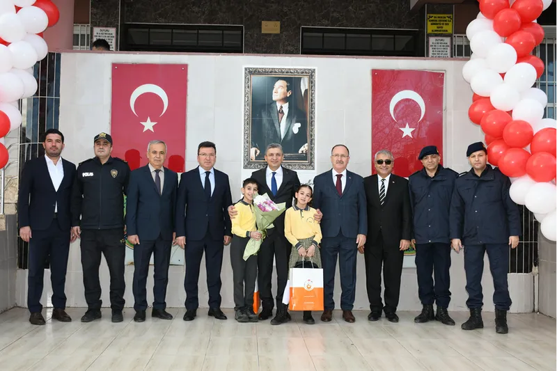 Antalya, Muğla, Isparta ve Burdur'da karne heyecanı yaşandı