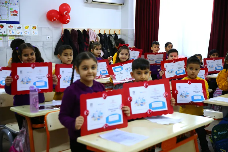 Adana, Mersin, Hatay ve Osmaniye'de öğrenciler karnelerini aldı