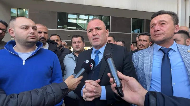 Antalya'da servisçiler "C plaka" alım ihalesinin iptaline tepki gösterdi