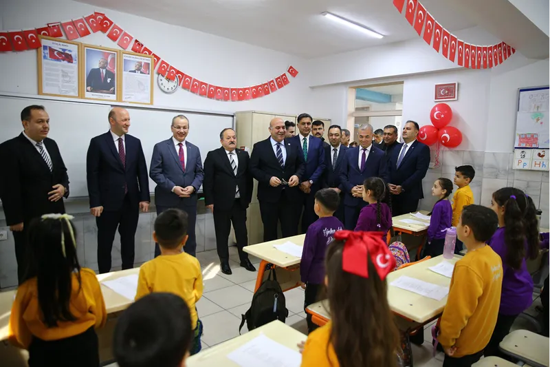 Adana, Mersin, Hatay ve Osmaniye'de öğrenciler karnelerini aldı