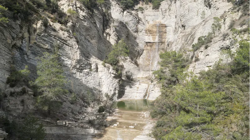 Yaz aylarında kuruyan Adana'daki Şarlayan Şelalesi yeniden akmaya başladı
