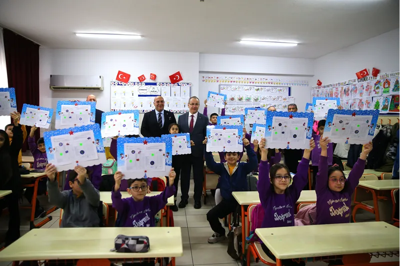 Adana, Mersin, Hatay ve Osmaniye'de öğrenciler karnelerini aldı