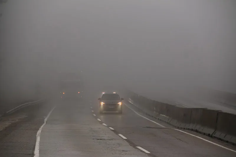 Hatay'da sis nedeniyle görüş mesafesi düştü