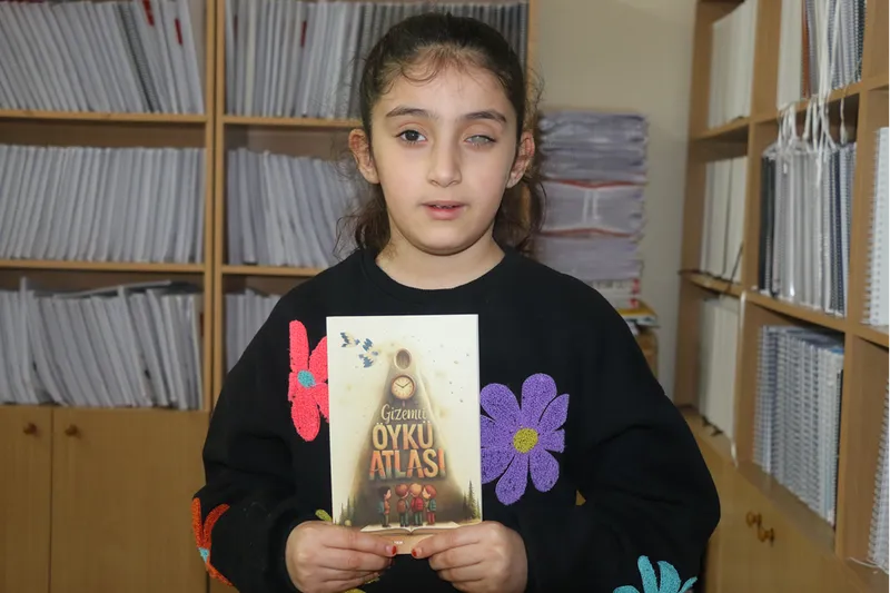 Görme engelli öğrencilerin Braille alfabesiyle yazdığı öykü ve şiirler kitaplaştırıldı