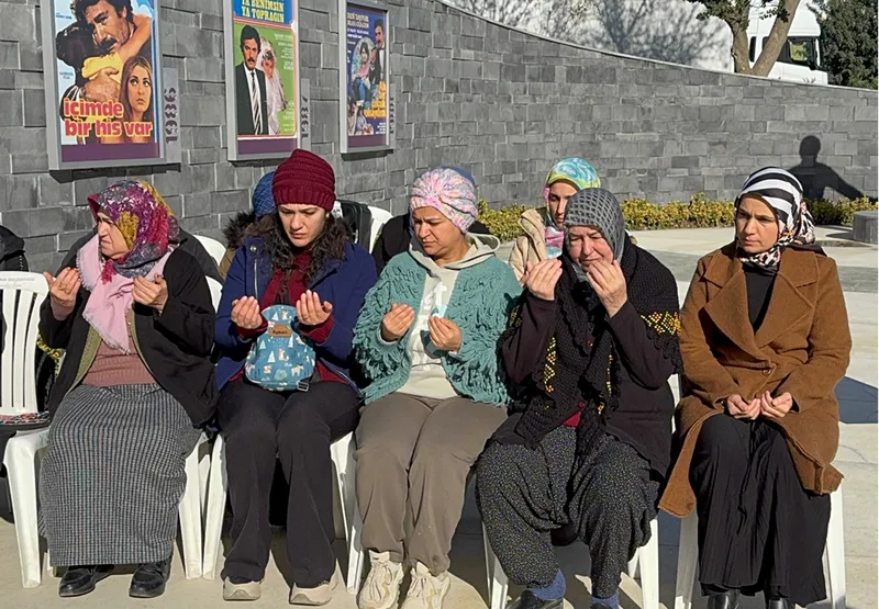 Sanatçı Ferdi Tayfur vefatının birinci yılında Adana'da anıldı