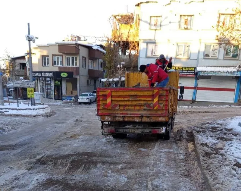 Kahramanmaraş'ta kar nedeniyle 191 mahalleye ulaşım sağlanamıyor