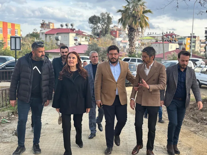 AK Parti Mersin Milletvekili Söylemez yapımı süren Fatih İlkokulu'nu inceledi