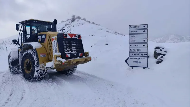 Kahramanmaraş'ta kar nedeniyle 191 mahalleye ulaşım sağlanamıyor
