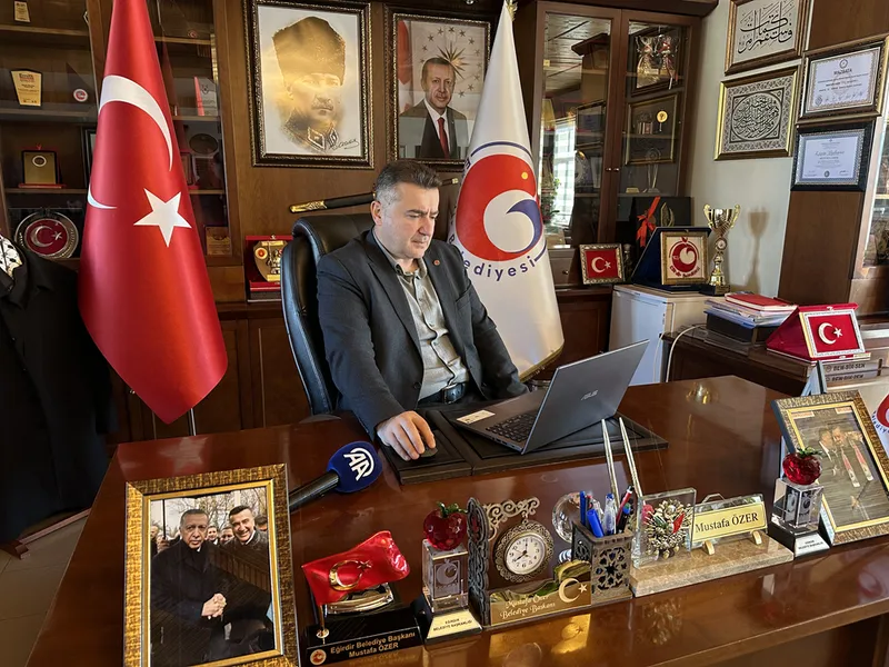 Eğirdir Belediye Başkanı Özer, AA'nın "Yılın Kareleri" oylamasına katıldı