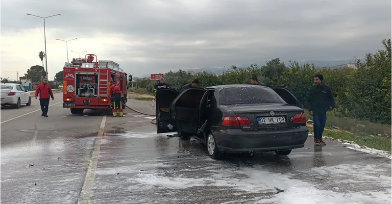 Mersin'de seyir halindeki otomobilde yangın çıktı