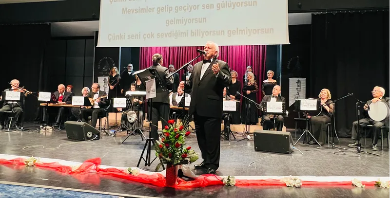 Müziğin birleştirici gücünde buluşan farklı mesleklerden emekliler kulakların pasını siliyor