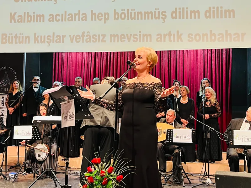 Müziğin birleştirici gücünde buluşan farklı mesleklerden emekliler kulakların pasını siliyor