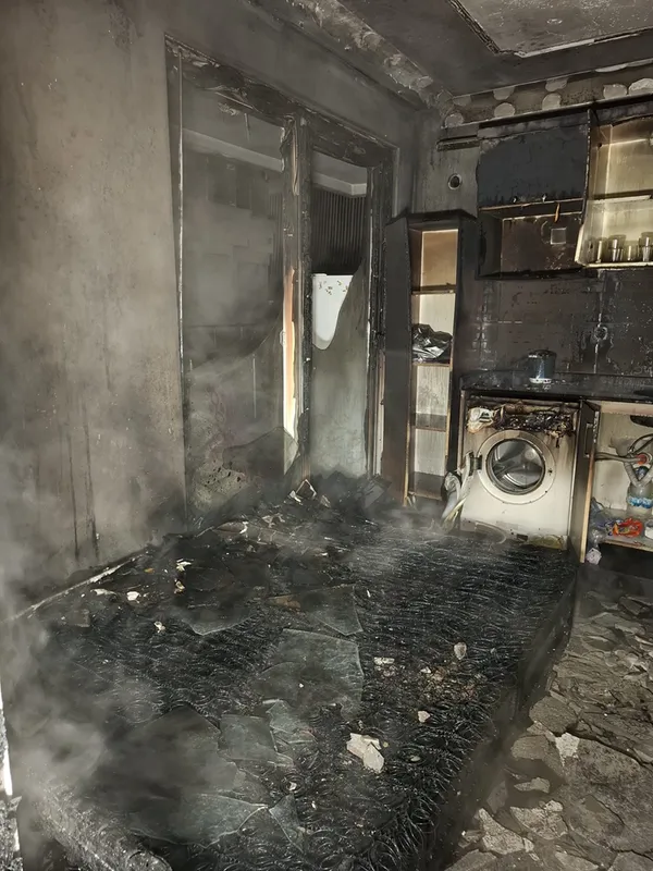 Alanya'da apartman dairesinde çıkan yangın hasara neden oldu