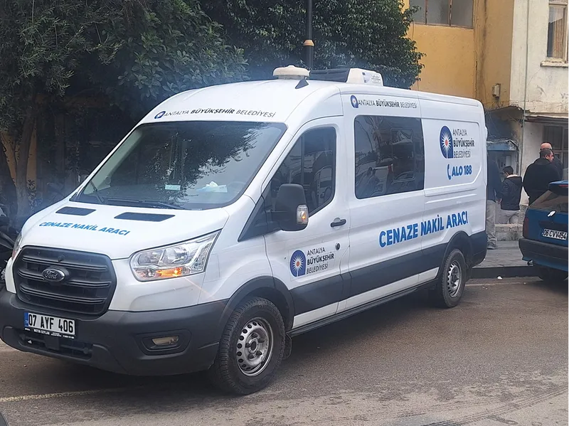 Antalya'da eşi ve kızını öldüren kişi polise teslim oldu