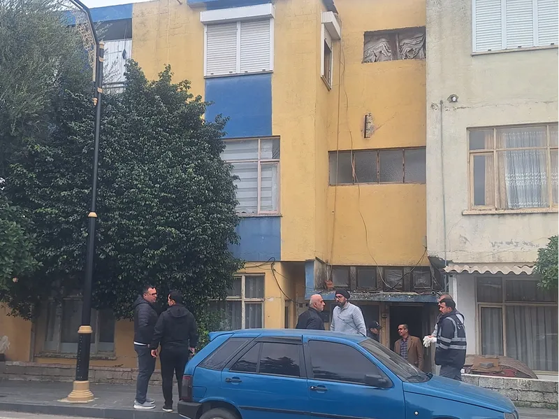 Antalya'da eşi ve kızını öldüren kişi polise teslim oldu
