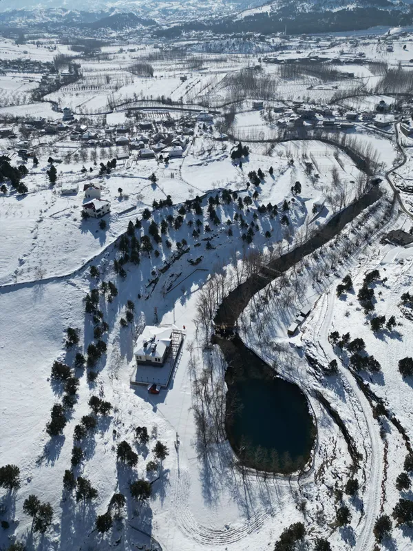 Kahramanmaraş'taki Yeşilgöz Gölü'nde kış manzarası havadan görüntülendi