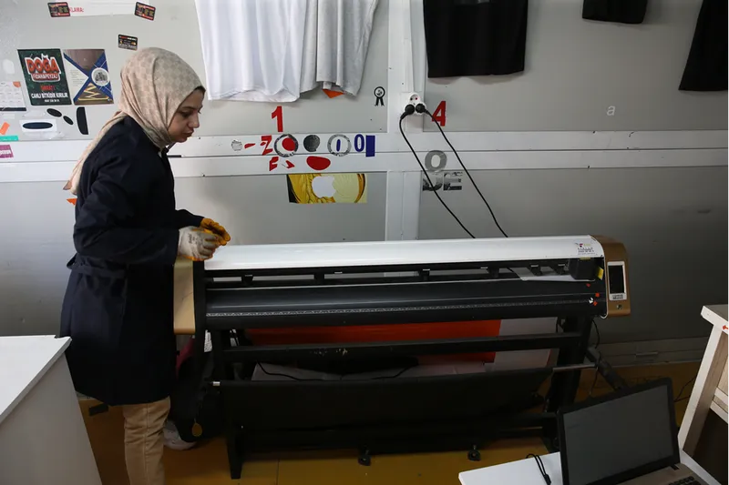 Depremde iş yeri yıkılan kadın girişimcinin yüzü yeni atölyeyle güldü 