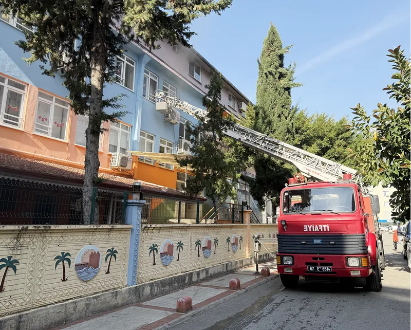 Alanya'da okulda çıkan yangın söndürüldü