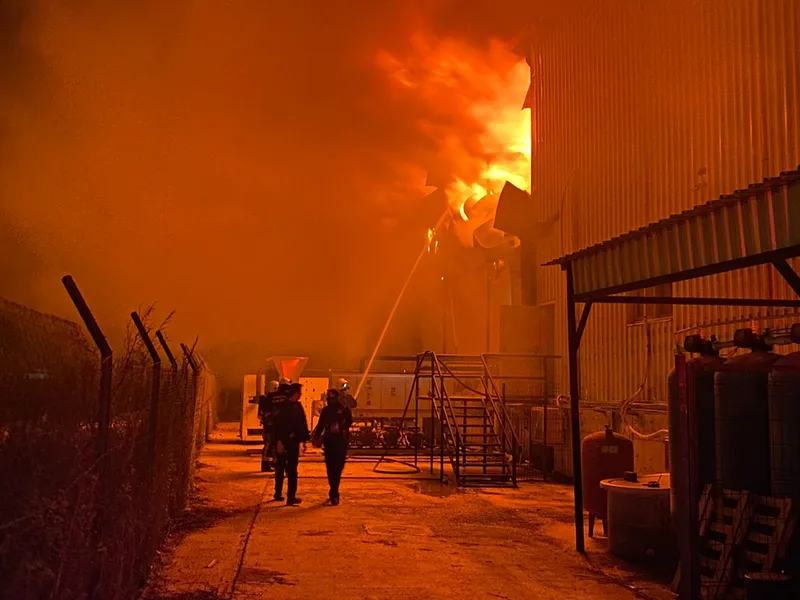 GÜNCELLEME - Antalya'da depoda çıkan yangın kontrol altına alındı