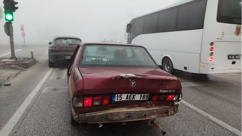 Burdur'da 4 aracın karıştığı kazada 2 kişi yaralandı