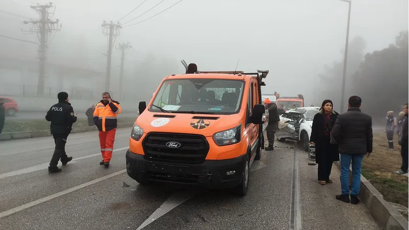 Burdur'da 4 aracın karıştığı kazada 2 kişi yaralandı