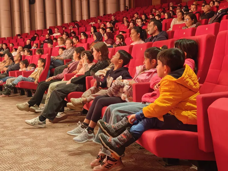 Kepez Kent Tiyatrosu, 2026 yılının ilk çocuk oyununu sahneledi