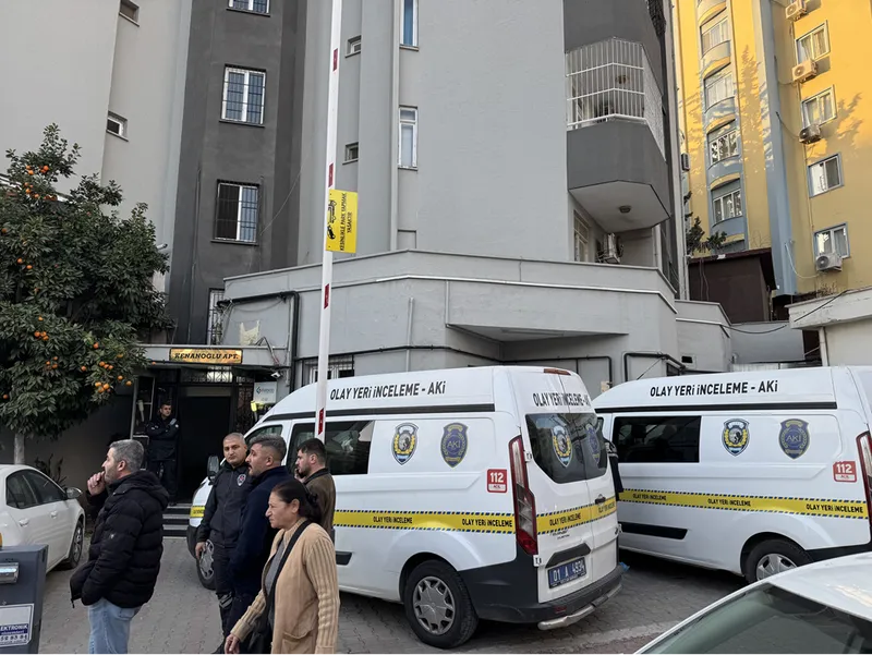 Adana'da inşaat firmasında bir kişiyi tabancayla öldüren zanlı aynı silahla kendini vurdu